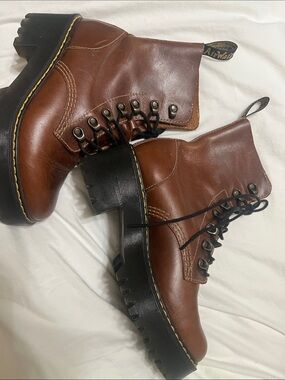 Dr. Martens Leona Butterscotch size 7